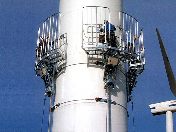 风电塔架专用升降机室外场景